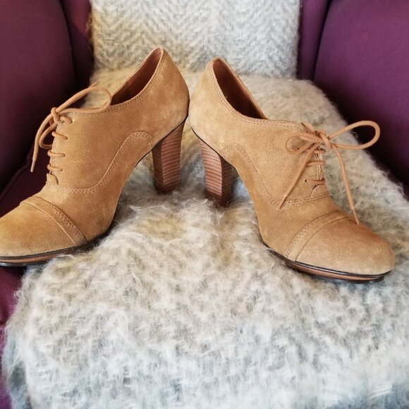 Matisse Brown Suede Stacked Heel Ankle Booties - Picture 5 of 9